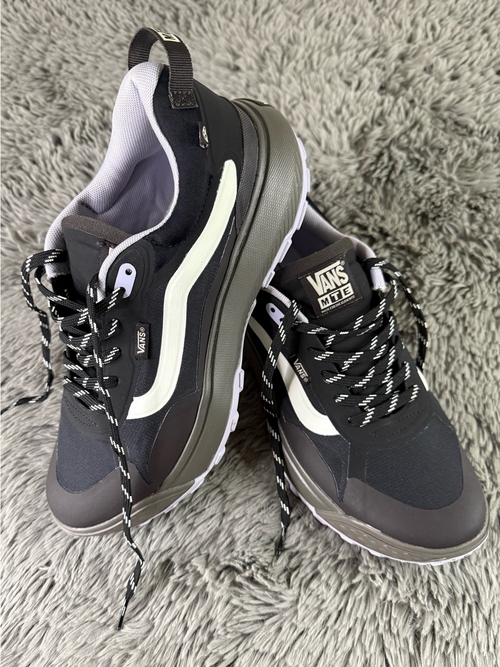 NWOT Vans MTE Black Gray Outdoor Trail Sneakers Men’s 9.5 Women’s 11